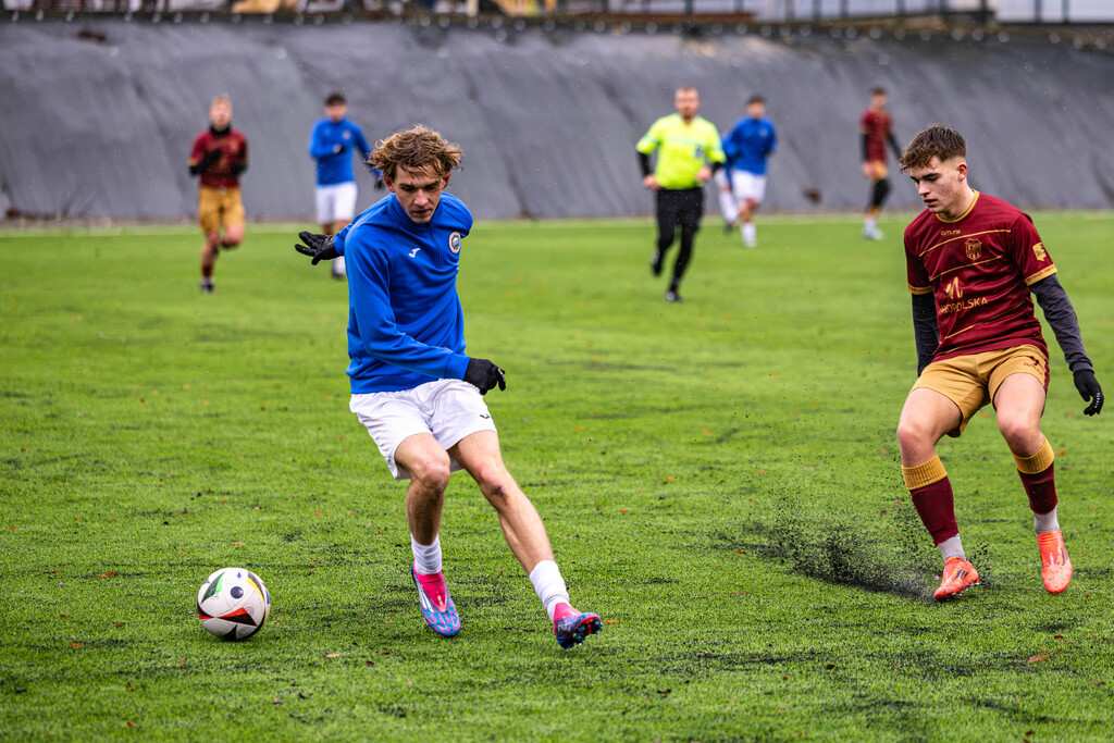 Galeria: MKS Kalwarianka - Hutnik Kraków (juniorzy) 27