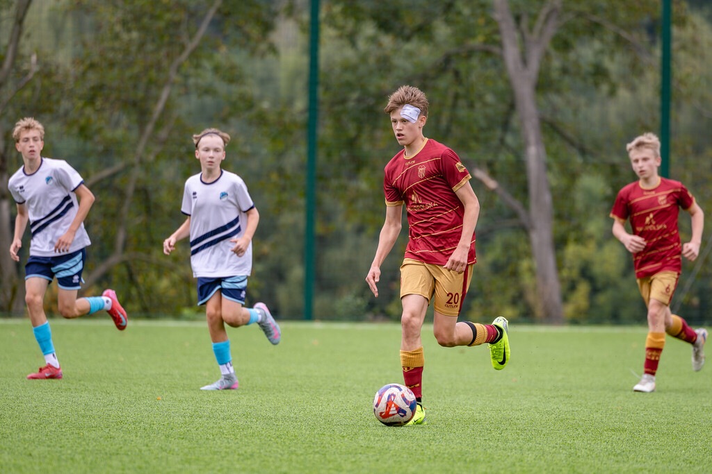 Galeria: MKS Kalwarianka - Pogoń Kraków (juniorzy) 24