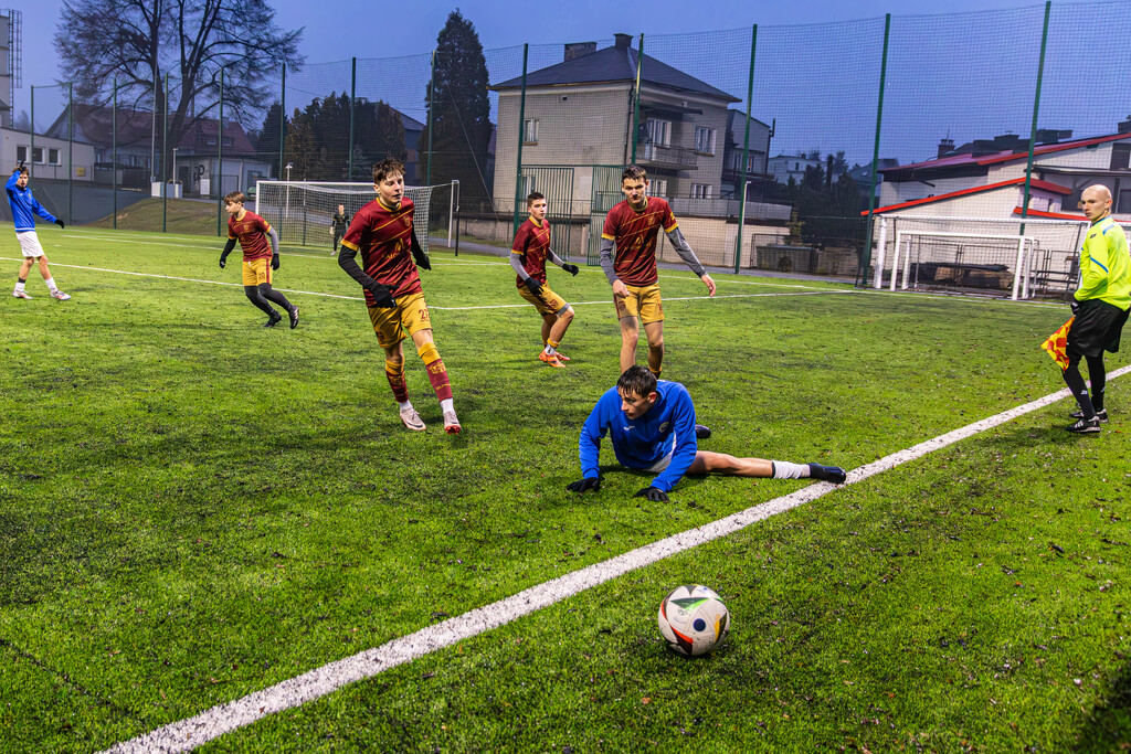 Galeria: MKS Kalwarianka - Hutnik Kraków (juniorzy) 6