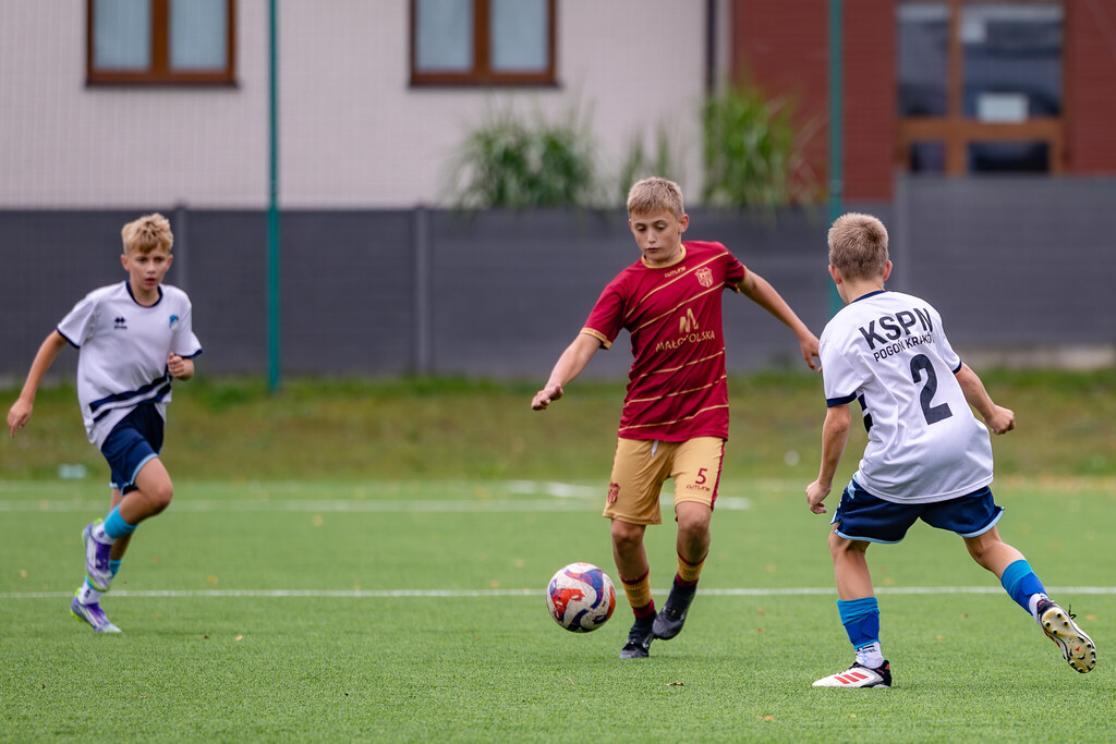 Galeria: MKS Kalwarianka - Pogoń Kraków (juniorzy) 16
