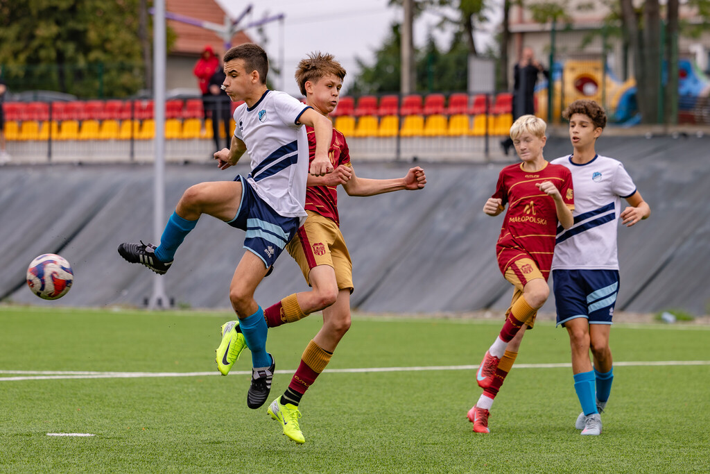 Galeria: MKS Kalwarianka - Pogoń Kraków (juniorzy) 56