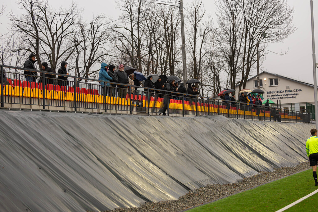 Galeria: MKS Kalwarianka - Hutnik Kraków (juniorzy) 32