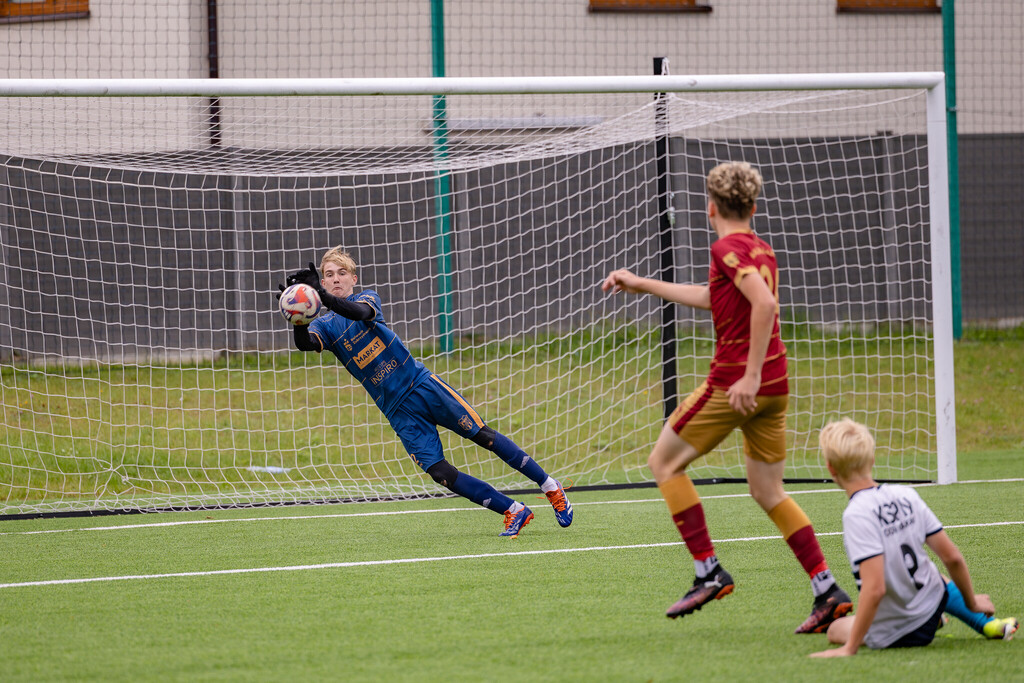 Galeria: MKS Kalwarianka - Pogoń Kraków (juniorzy) 41