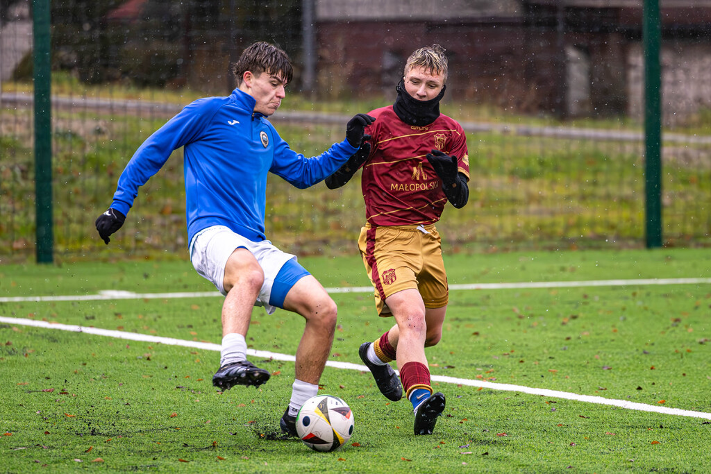 Galeria: MKS Kalwarianka - Hutnik Kraków (juniorzy) 17