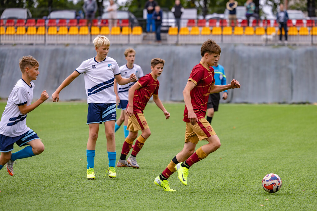 Galeria: MKS Kalwarianka - Pogoń Kraków (juniorzy) 36