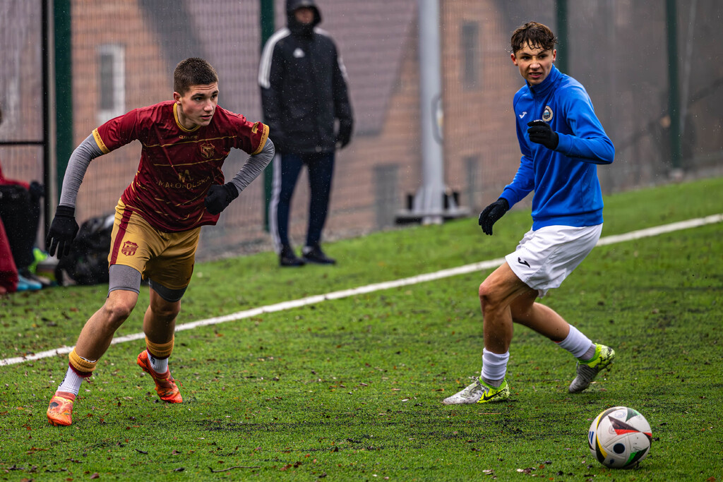 Galeria: MKS Kalwarianka - Hutnik Kraków (juniorzy) 20